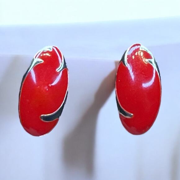 Vintage Red Oval Swirl Stud Earrings - Picture 1 of 5